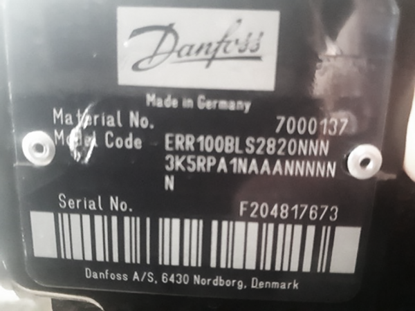 Danfoss 100cc LS plunjerpomp, rechtsdraaiend met running cover